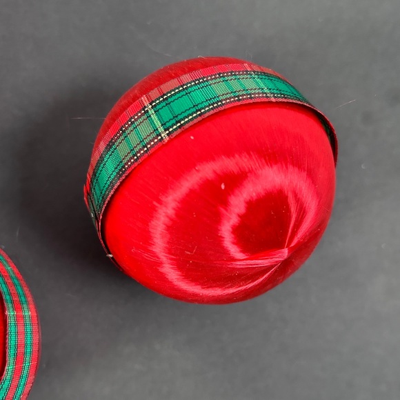 Lot of 12 Vintage Satin Spun Christmas Ornaments Red Balls with Ribbon - Picture 2 of 16